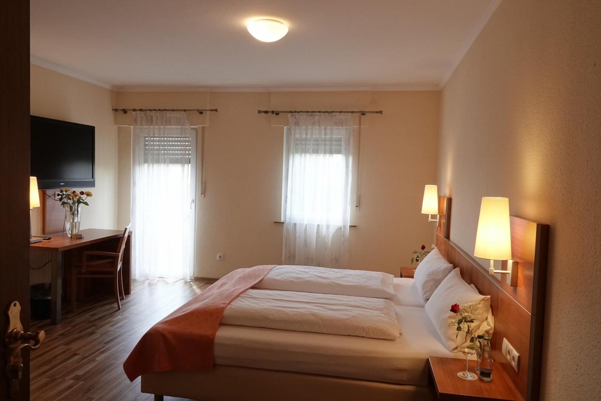 Hotel-Restaurant Zum Kirschbaum Rottendorf エクステリア 写真