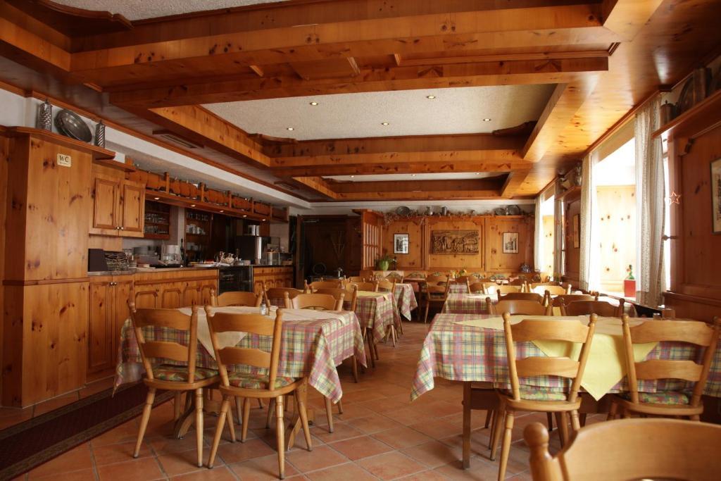 Hotel-Restaurant Zum Kirschbaum Rottendorf エクステリア 写真