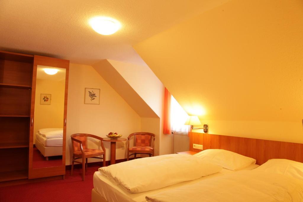 Hotel-Restaurant Zum Kirschbaum Rottendorf エクステリア 写真